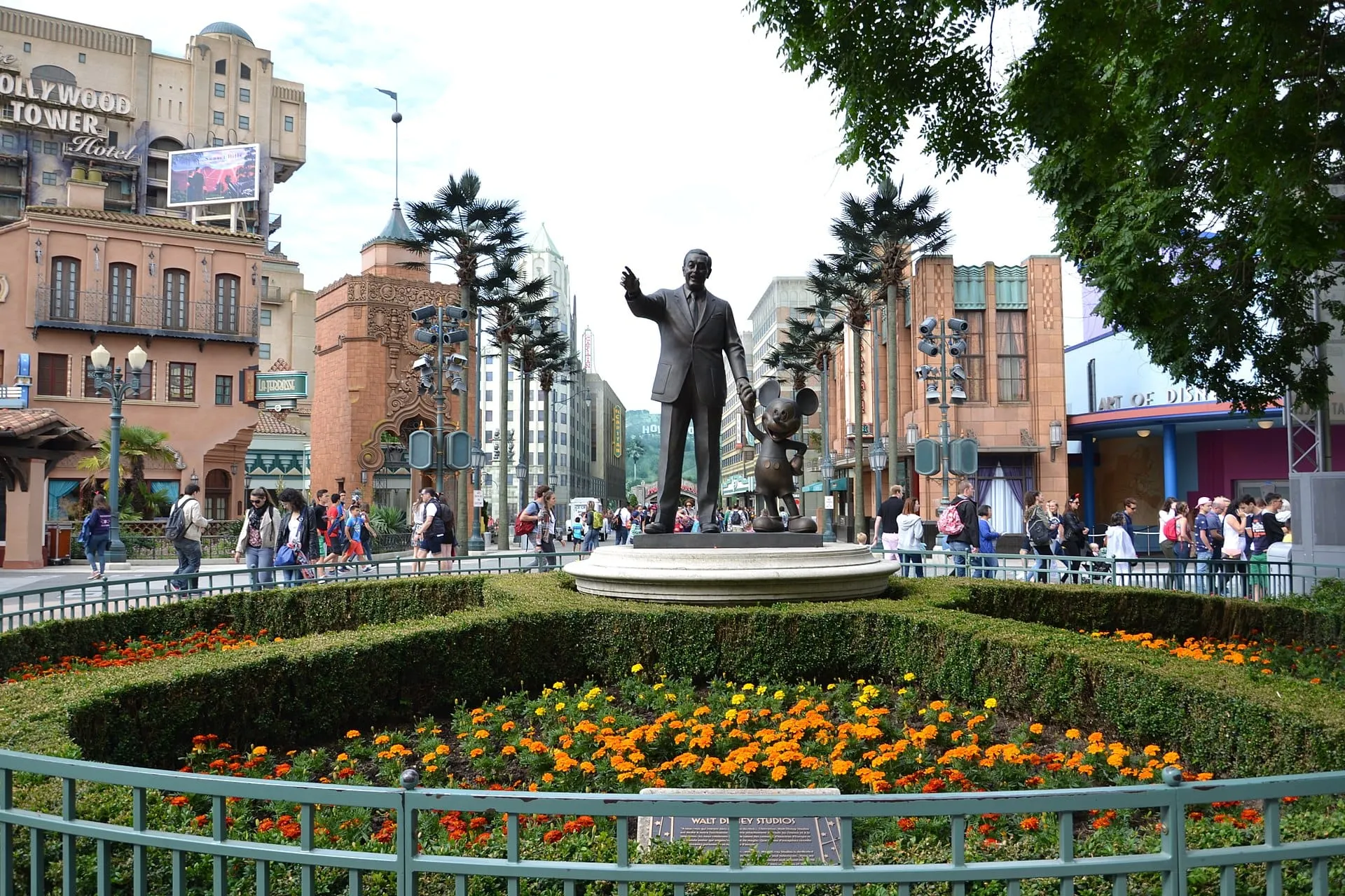 1920px-Walt_Disney_Studios_Park_-panoramio(4)