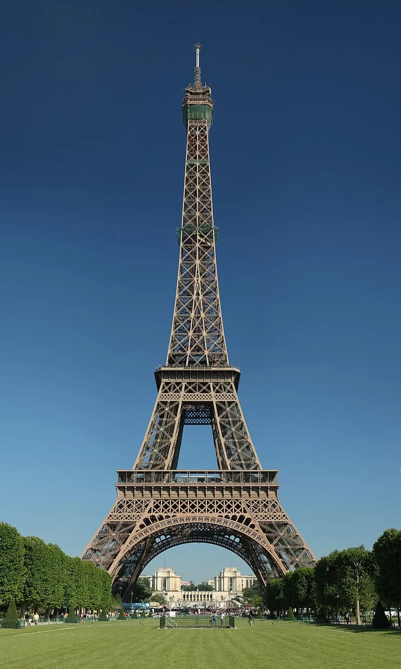 800px-Tour_Eiffel_Wikimedia_Commons_(cropped)