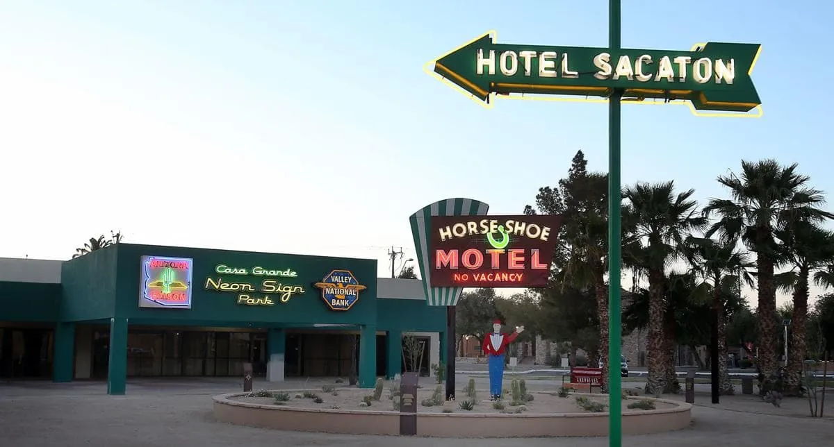 CasaGrandeNeonSignPark.jpg