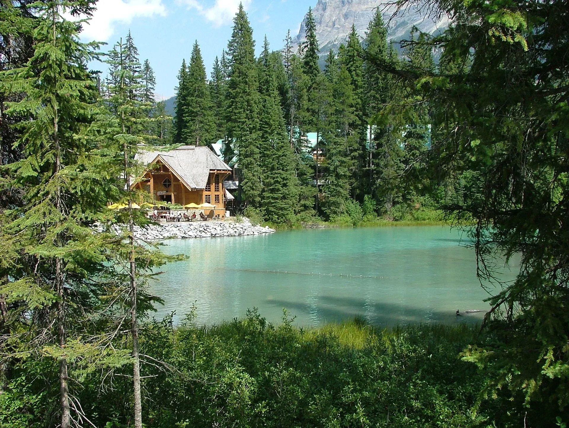 Emerald_lake.jpg