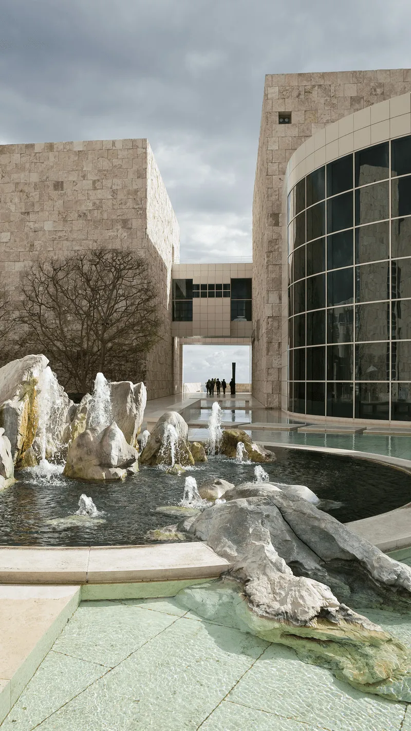 Getty_Center_fountain_California_from_NW_on_2009-02-08