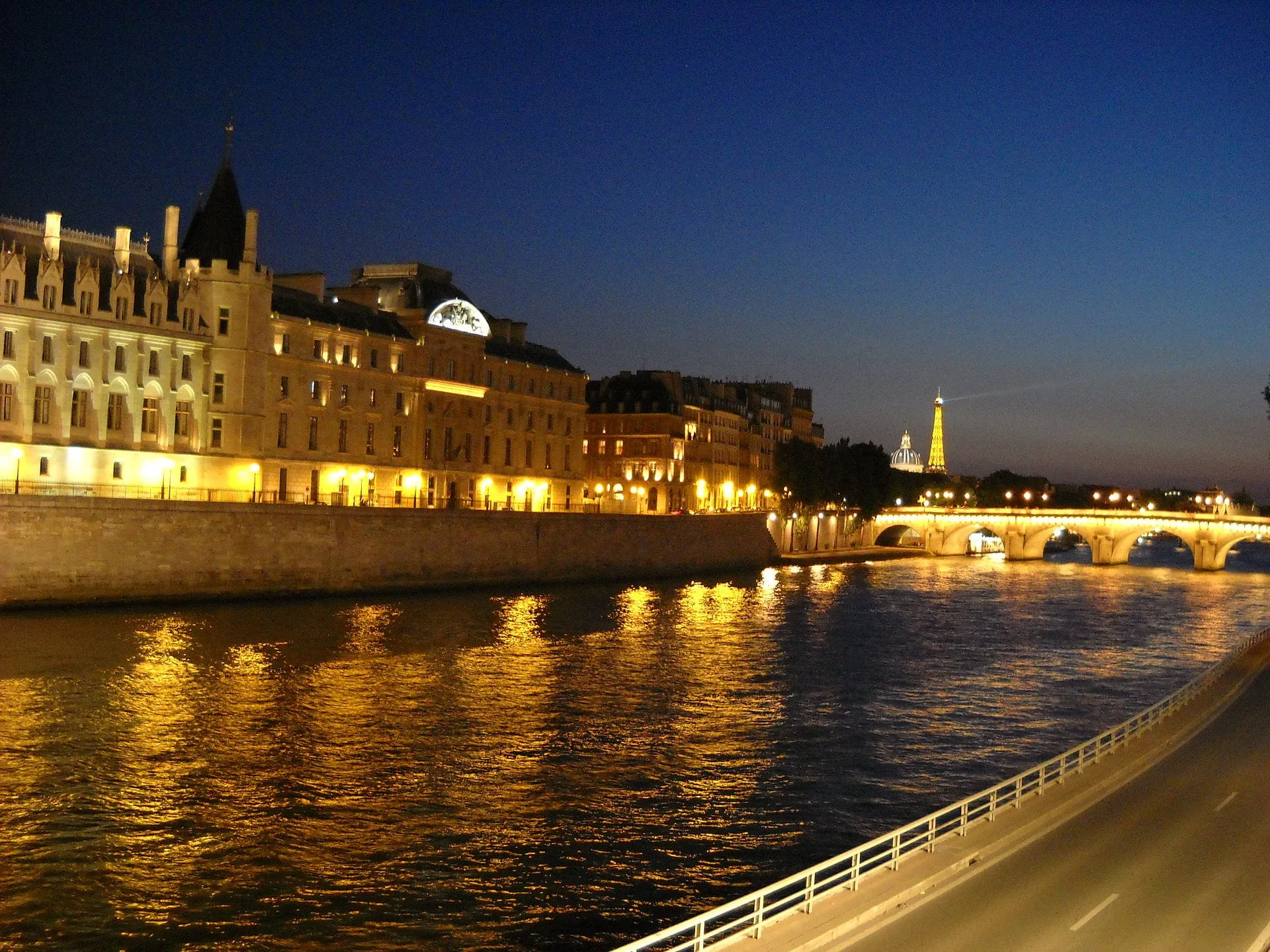 Seine_by_Eiffel (1)
