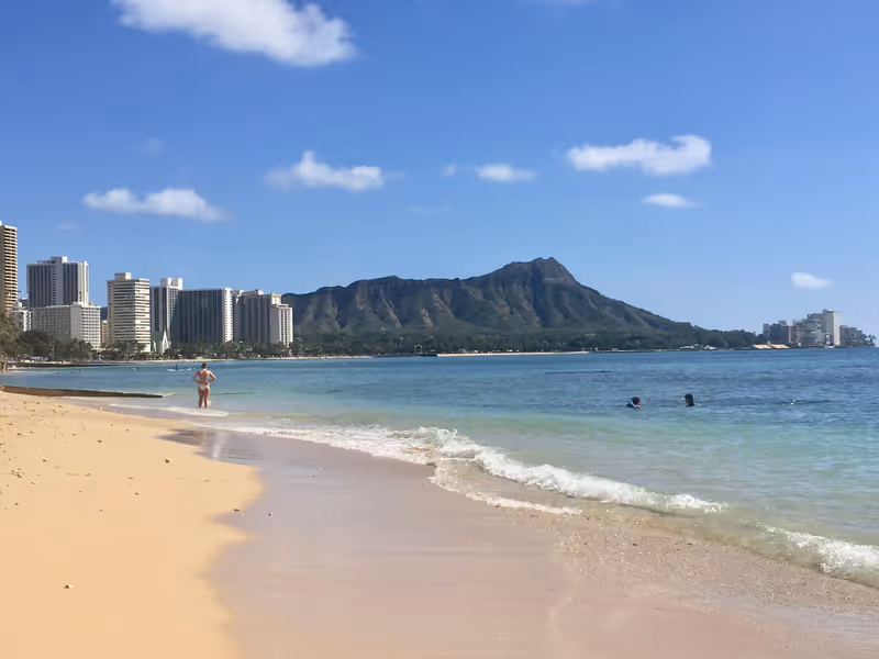 Diamond Head Crater seen from Duke Kahanamoku Beach, Honolulu Oauhu