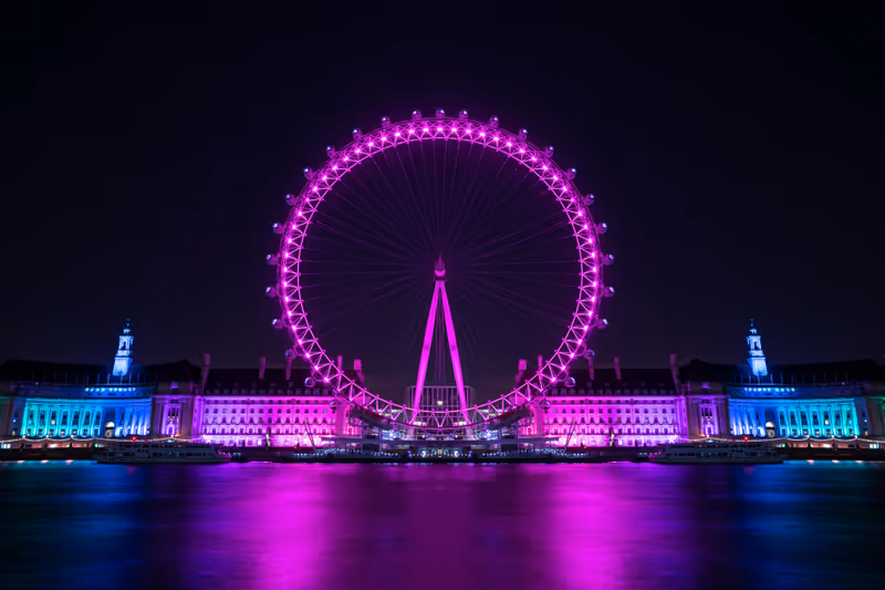London / UK - 20/03/2020: London's busy area, popular destination empty as people self isolate during COVID-19 coronavirus pandemic. London Eye, Night, Lights, Coloraturas