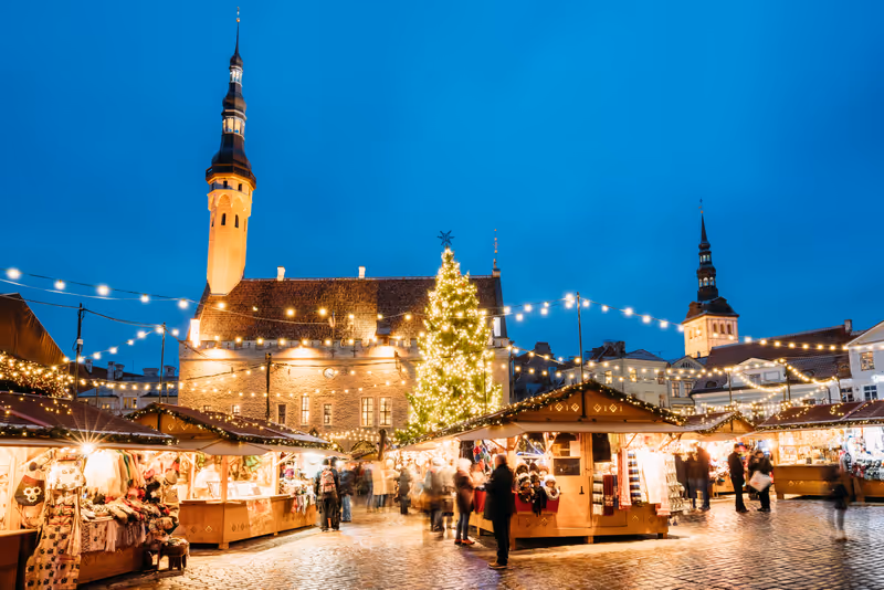 Traditional Christmas Market On Town Hall Square - Raekoja Plats In Tallinn, Estonia. Christmas Tree And Trading Houses With Sale Of Christmas Gifts, Sweets And Mulled Wine. Famous Landmark.